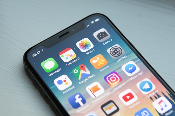 اپلیکیشن موبایل